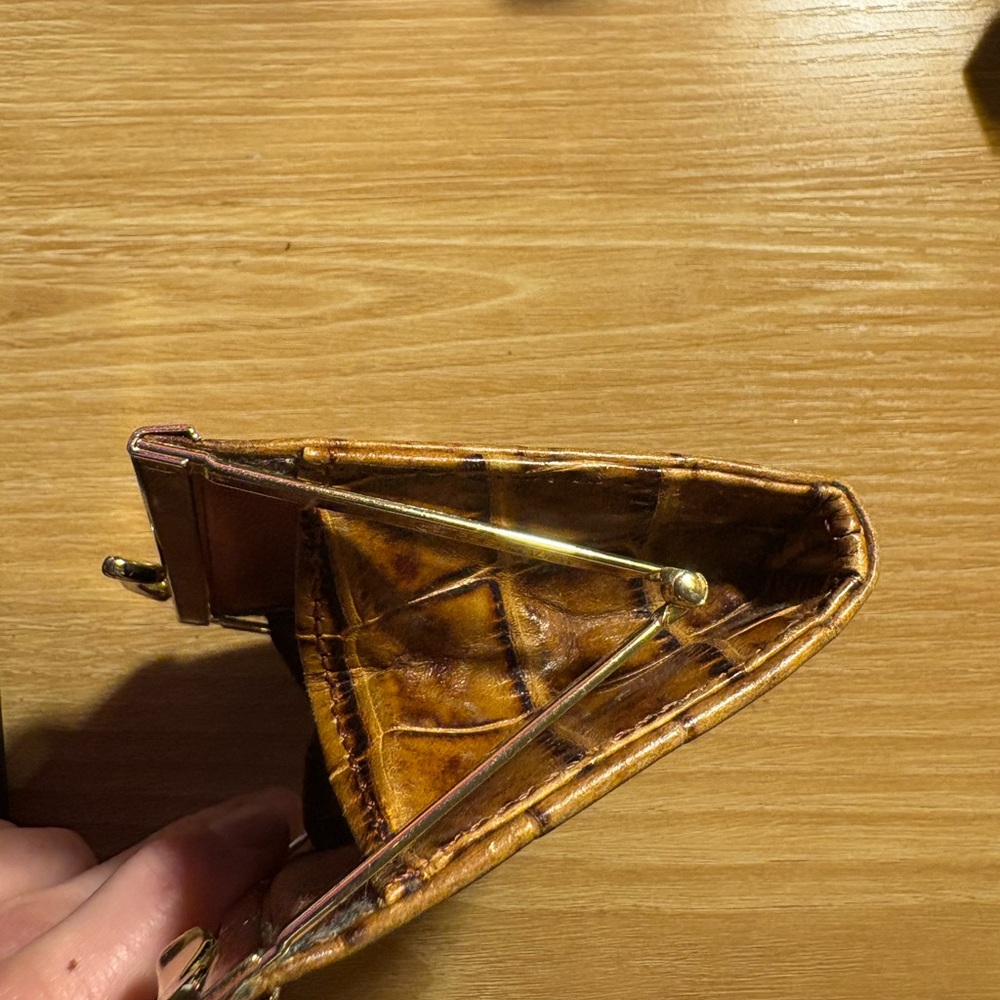 Vintage Abas Croc-Embossed Kiss-Lock Coin Purse | Brown | Sturdy Leather - Picture 9 of 12